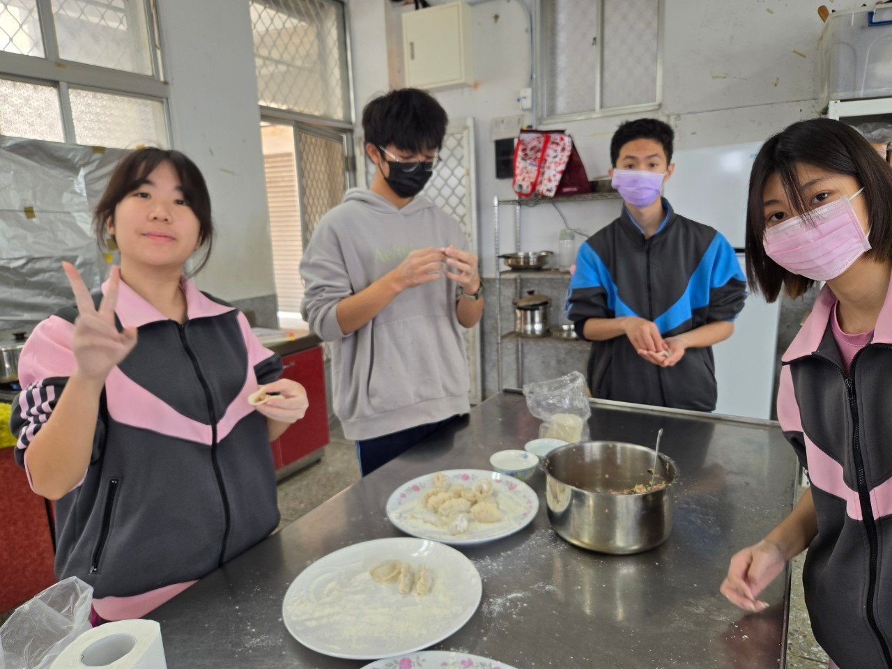 LINE_ALBUM_雙語歡喜迎新年營隊_250210_15 - 複製.jpg